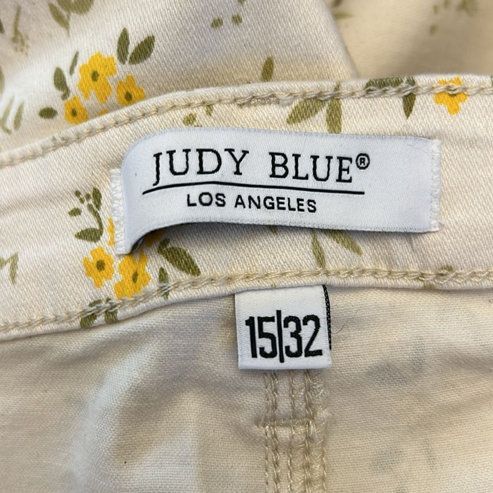 Judy Blue mid rise yellow white floral skinny fit jeans Size 32 New - Picture 11 of 14